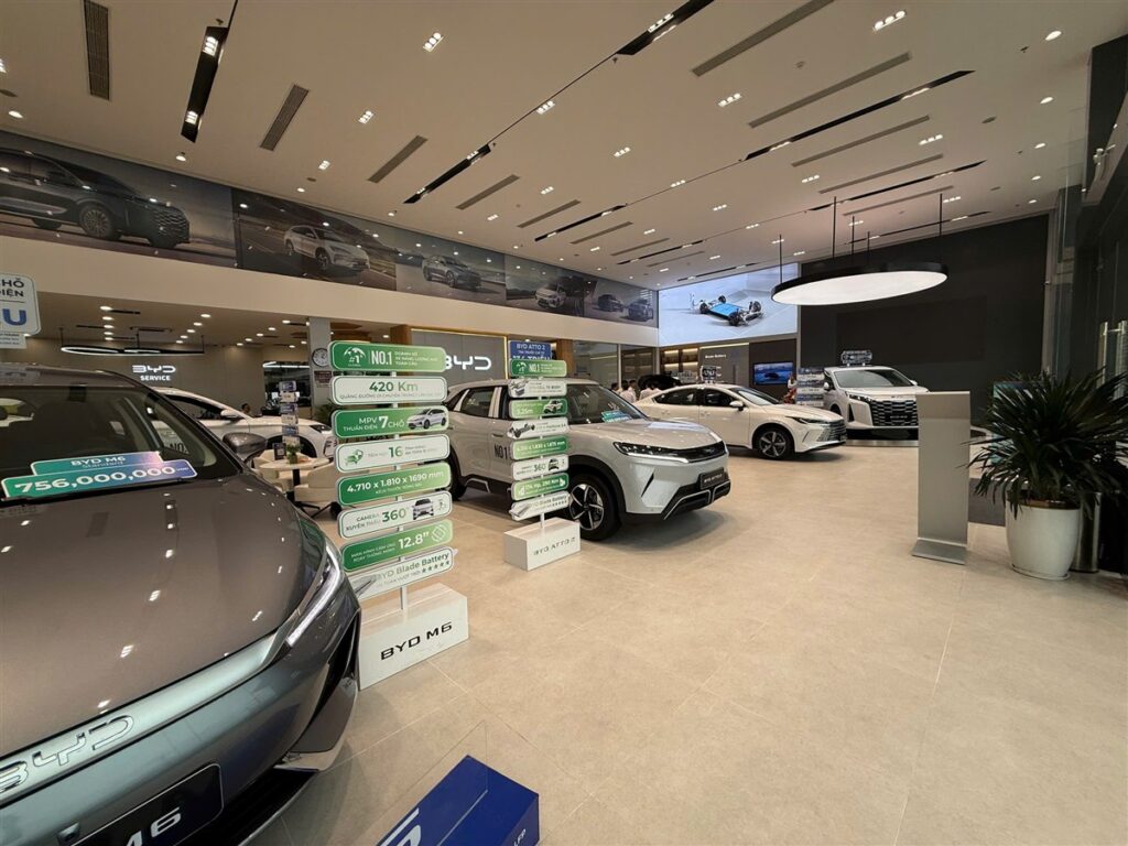 Toàn cảnh showroom 4S BYD Cà Mau với các mẫu xe trưng bày